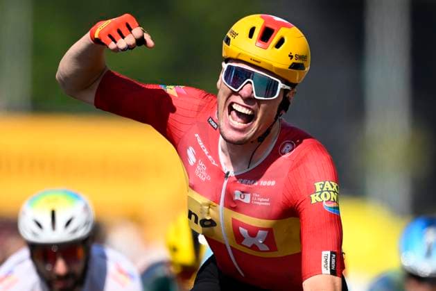 Sport Themen der Woche KW29 Sport Bilder des Tages Tour de France 2026 Stage 11 NEVERS, FRANCE - JULY 15 : Waerenskjold Soren (NOR) of Uno-X Mobility celebrating his victory during stage 11 of the 113rd edition of Tour de France an UCI World Tour 2.UWT cycling road race stage for Men Elite of 161 km with start in Vichy and finish in Nevers on July 15, 2026 in Nevers, France, 15 07 2026 Nevers France  Copyright: xTomasxSiskx
