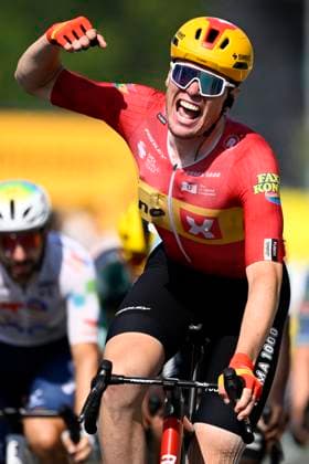 Tour de France 2026 Stage 11 NEVERS, FRANCE - JULY 15 : Waerenskjold Soren (NOR) of Uno-X Mobility celebrating his victory during stage 11 of the 113rd edition of Tour de France an UCI World Tour 2.UWT cycling road race stage for Men Elite of 161 km with start in Vichy and finish in Nevers on July 15, 2026 in Nevers, France, 15 07 2026 Nevers France  Copyright: xTomasxSiskx
