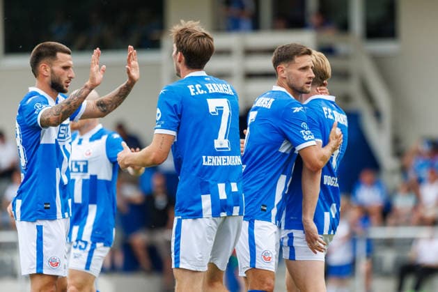 Torjubel v.l. Leon Dajaku, Bennie Lennemann, Marco Schuster; GER, FC Hansa Rostock vs. Greifswalder FC, Fußball, Männer, 3. Liga, Testspiel, Spielzeit 2026 2027, 15.07.2026 Neuruppin Volksparkstadion Brandenburg Deutschland *** Goal celebration by Leon Dajaku, Bennie Lennemann, Marco Schuster (GER), FC Hansa Rostock vs. Greifswalder FC, Soccer, Men, 3rd Division, Friendly Match, 2026–2027 Season, July 15, 2026, Neuruppin Volksparkstadion, Brandenburg, Germany