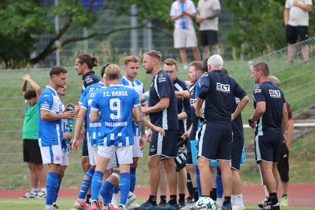 FC Hansa Rostock. - Greifswalder FC Neuruppin 15.07.2026 Fußball, 3.Liga Testspiel FC Hansa Rostock. - Greifswalder FC Trainer Daniel Brinkmann FC Hansa Rostock und sein Team Neuruppin Volksparkstadion Brandenburg Deutschland *** FC Hansa Rostock vs. Greifswalder FC Neuruppin, July 15, 2026; Soccer, 3rd Division; Friendly Match; FC Hansa Rostock vs. Greifswalder FC; Coach Daniel Brinkmann; FC Hansa Rostock and its team; Neuruppin; Volksparkstadion; Brandenburg, Germany