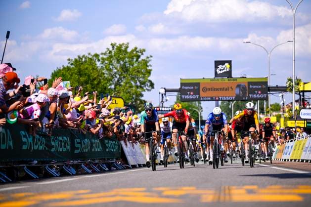 Tour de France 2026 Stage 11 NEVERS, FRANCE - JULY 15 : Philipsen Jasper (BEL) of Alpecin Premier Tech, Waerenskjold Soren (NOR) of Uno-X Mobility celebrating his victory during stage 11 of the 113rd edition of Tour de France an UCI World Tour 2.UWT cycling road race stage for Men Elite of 161 km with start in Vichy and finish in Nevers on July 15, 2026 in Nevers, France, 15 07 2026 Nevers France  Copyright: xLucaxBettinix