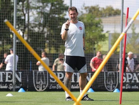 15.07.2026 - Fussball - 2. Fussball - Bundesliga - Saison 2026 2027 - 1. FC Nürnberg Nuernberg FCN ( Club ) - Training - Sportfoto Zink DaMa - xdaxmax - Miroslav Miro Klose ( Trainer 1. FC Nürnberg FCN ) zeigt an gestikuliert dirigiert gibt Anweisungen *** July 15, 2026 Soccer 2 German Bundesliga 2026–2027 Season 1. FC Nürnberg Nuremberg FCN Club Training Sports Photo Zink DaMa xdaxmax Miroslav Miro Klose Coach 1. FC Nürnberg FCN gesturing conducts, gives instructions