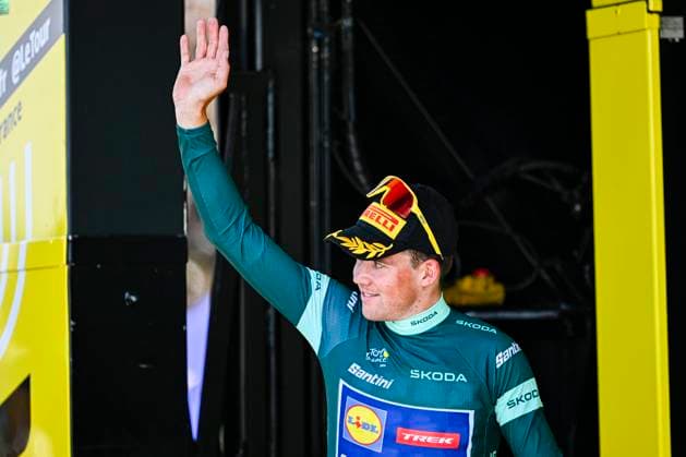 Tour de France 2026 Stage 11 NEVERS, FRANCE - JULY 15 : Pedersen Mads (DEN) of Lidl Trek on the podium wearing the green jersey during stage 11 of the 113rd edition of Tour de France an UCI World Tour 2.UWT cycling road race stage for Men Elite of 161 km with start in Vichy and finish in Nevers on July 15, 2026 in Nevers, France, 15 07 2026 Nevers France  Copyright: xTomasxSiskx