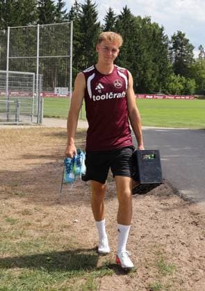 15.07.2026 - Fussball - 2. Fussball - Bundesliga - Saison 2026 2027 - 1. FC Nürnberg Nuernberg FCN ( Club ) - Training - Sportfoto Zink DaMa - xdaxmax - Eric Porstner (41, 1. FC Nürnberg FCN ) auf dem Weg zum Training *** July 15, 2026 Soccer 2 Bundesliga 2026–2027 Season 1 FC Nürnberg Nuremberg FCN Club Training Sports Photo Zink DaMa xdaxmax Eric Porstner 41, 1 FC Nürnberg FCN on their way to practice