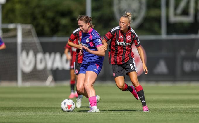 GER, Frankfurt, Eintracht Frankfurt vs Mainz 05, Vorbereitung, Fussball, DFB, Spielzeit 2026 2027, Deutsche Bank Park Platz 4, Testspiel im Bild v.l.: Marie Voth (Mainz 05 Frauen 17), Hanna Bennison (Eintracht Frankfurt Frauen 8) Zweikampf DFB DFL REGULATIONS PROHIBIT ANY USE OF PHOTOGRAPHS AS IMAGE SEQUENCES AND OR QUASI-VIDEO, 15.07.2026 *** GER, Frankfurt, Eintracht Frankfurt vs. Mainz 05, Preseason, Soccer, DFB, 2026–2027 Season, Deutsche Bank Park, Seat 4, Friendly Match: Pictured from left, Marie Voth, Mainz 05 Women’s Team, 17, Hanna Bennison, Eintracht Frankfurt Women’s Team No. 8, in a tackle. DFB and DFL regulations prohibit any use of photographs as image sequences and or quasi-video. July 15, 2026 Copyright: HMBxMedia HendrikxHamelau