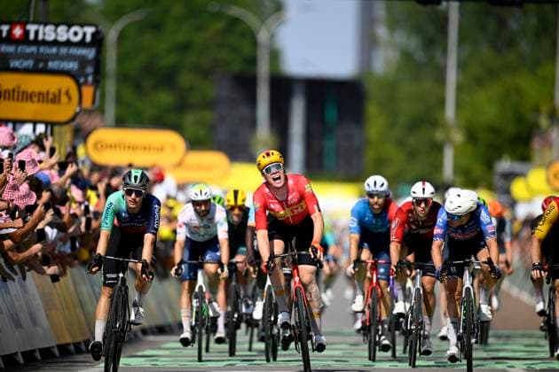 Tour de France 2026 Stage 11 NEVERS, FRANCE - JULY 15 : Waerenskjold Soren (NOR) of Uno-X Mobility celebrating his victory during stage 11 of the 113rd edition of Tour de France an UCI World Tour 2.UWT cycling road race stage for Men Elite of 161 km with start in Vichy and finish in Nevers on July 15, 2026 in Nevers, France, 15 07 2026 Nevers France  Copyright: xTomasxSiskx