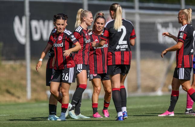 GER, Frankfurt, Eintracht Frankfurt vs Mainz 05, Vorbereitung, Fussball, DFB, Spielzeit 2026 2027, Deutsche Bank Park Platz 4, Testspiel im Bild: Eintracht Frankfurt Frauen feiern das Tor von Rebecka Blomqvist (Eintracht Frankfurt Frauen 28), Tor, Jubel und Freude, Emotionen DFB DFL REGULATIONS PROHIBIT ANY USE OF PHOTOGRAPHS AS IMAGE SEQUENCES AND OR QUASI-VIDEO, 15.07.2026 *** GER, Frankfurt, Eintracht Frankfurt vs. Mainz 05, Preseason, Soccer, DFB, 2026–2027 Season, Deutsche Bank Park, Section 4, Photo from the Friendly Match: Eintracht Frankfurt Women celebrate Rebecka Blomqvist’s goal, Eintracht Frankfurt Women 28, Goal, celebration and joy, emotions DFB DFL REGULATIONS PROHIBIT ANY USE OF PHOTOGRAPHS AS IMAGE SEQUENCES AND OR QUASI-VIDEO, July 15, 2026 Copyright: HMBxMedia HendrikxHamelau