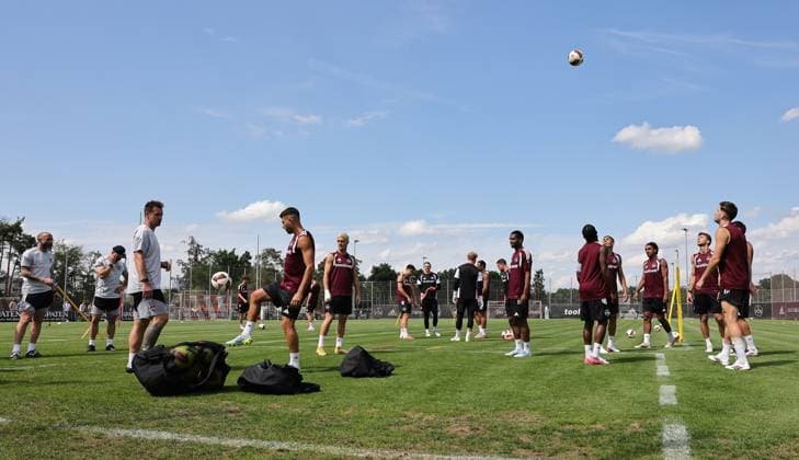 15.07.2026 - Fussball - 2. Fussball - Bundesliga - Saison 2026 2027 - 1. FC Nürnberg Nuernberg FCN ( Club ) - Training - Sportfoto Zink DaMa - xdaxmax - Mannschaft Team des FCN wärmt sich vor Training auf *** July 15, 2026 Soccer 2 Bundesliga 2026–2027 Season 1 FC Nürnberg (Nürnberg FCN) Club Training Sports Photo Zink DaMa xdaxmax The FCN team warms up before practice