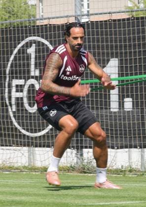15.07.2026 - Fussball - 2. Fussball - Bundesliga - Saison 2026 2027 - 1. FC Nürnberg Nuernberg FCN ( Club ) - Training - Sportfoto Zink DaMa - xdaxmax - Adriano Grimaldi (39, 1. FC Nürnberg FCN ) wärmt sich auf *** July 15, 2026 Soccer 2 Bundesliga 2026–2027 Season 1 FC Nürnberg Nuremberg FCN Club Training Sports Photo Zink DaMa xdaxmax Adriano Grimaldi 39, 1 FC Nürnberg FCN warming up