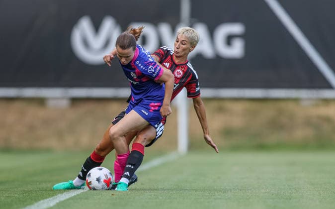 GER, Frankfurt, Eintracht Frankfurt vs Mainz 05, Vorbereitung, Fussball, DFB, Spielzeit 2026 2027, Deutsche Bank Park Platz 4, Testspiel im Bild v.l.: Kara Bathmann (Mainz 05 Frauen 4), Sara Doorsoun (Eintracht Frankfurt Frauen 23), Zweikampf DFB DFL REGULATIONS PROHIBIT ANY USE OF PHOTOGRAPHS AS IMAGE SEQUENCES AND OR QUASI-VIDEO, 15.07.2026 *** GER, Frankfurt, Eintracht Frankfurt vs. Mainz 05, Preseason, Soccer, DFB, 2026–2027 Season, Deutsche Bank Park, 4th Row, Friendly Match (Pictured, from left): Kara Bathmann, Mainz 05 Women’s Team 4, Sara Doorsoun, Eintracht Frankfurt Women’s Team 23, tackle. DFB and DFL regulations prohibit any use of photographs as image sequences and or quasi-video. July 15, 2026 Copyright: HMBxMedia HendrikxHamelau