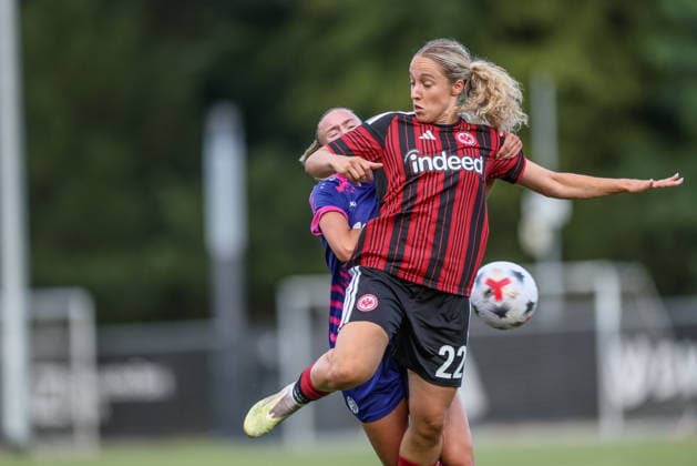 GER, Frankfurt, Eintracht Frankfurt vs Mainz 05, Vorbereitung, Fussball, DFB, Spielzeit 2026 2027, Deutsche Bank Park Platz 4, Testspiel im Bild: Danique Tolhoek (Eintracht Frankfurt Frauen 22) DFB DFL REGULATIONS PROHIBIT ANY USE OF PHOTOGRAPHS AS IMAGE SEQUENCES AND OR QUASI-VIDEO, 15.07.2026 *** GER, Frankfurt, Eintracht Frankfurt vs. Mainz 05, Preseason, Soccer, DFB, 2026–2027 Season, Deutsche Bank Park, 4th place, Friendly Match Photo by Danique Tolhoek, Eintracht Frankfurt Women’s Team 22, DFB, DFL. REGULATIONS PROHIBIT ANY USE OF PHOTOGRAPHS AS IMAGE SEQUENCES AND OR QUASI-VIDEO, July 15, 2026 Copyright: HMBxMedia HendrikxHamelau