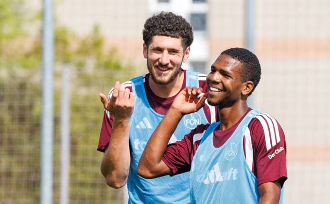 15.07.2026 - Fussball - 2. Fussball - Bundesliga - Saison 2026 2027 - 1. FC Nürnberg Nuernberg FCN ( Club ) - Training - Sportfoto Zink DaMa - xdaxmax - Khalid Abu El Haija (44, 1. FC Nürnberg FCN ) Miquel Angel Hurtado Gomez (43, 1. FC Nürnberg FCN ) lacht Lachen freut sich Freude *** July 15, 2026 Soccer 2 Bundesliga 2026–2027 Season 1 FC Nuremberg Nuremberg FCN Club Training Sports Photo Zink DaMa xdaxmax Khalid Abu El Haija 44, 1 FC Nuremberg FCN Miquel Angel Hurtado Gomez 43, 1 FC Nuremberg FCN laughing, joy, happiness
