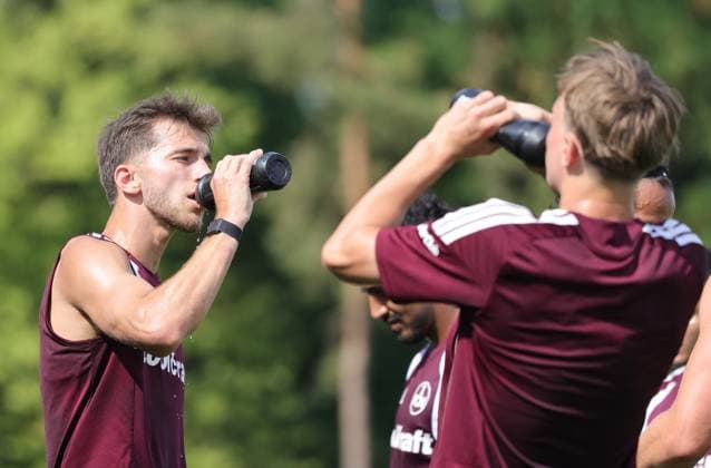 15.07.2026 - Fussball - 2. Fussball - Bundesliga - Saison 2026 2027 - 1. FC Nürnberg Nuernberg FCN ( Club ) - Training - Sportfoto Zink DaMa - xdaxmax - Adam Markhiev (6, 1. FC Nürnberg FCN ) Marko Soldic (16, 1. FC Nürnberg FCN ) trinken Wasser *** July 15, 2026 Soccer 2 Soccer Bundesliga 2026–2027 Season 1 FC Nuremberg Nuremberg FCN Club Training Sports Photo Zink DaMa xdaxmax Adam Markhiev 6, 1 FC Nuremberg FCN Marko Soldic 16, 1 FC Nuremberg FCN drinking water