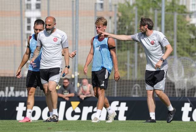 15.07.2026 - Fussball - 2. Fussball - Bundesliga - Saison 2026 2027 - 1. FC Nürnberg Nuernberg FCN ( Club ) - Training - Sportfoto Zink DaMa - xdaxmax - Javier Pinola (Co-Trainer 1. FC Nürnberg FCN ) Matthias Kreutzer ( Co-Trainer 1. FC Nürnberg FCN ) gibt Anweisungen an Julian Justvan (10, 1. FC Nürnberg FCN ) Tim Janisch (32, 1. FC Nürnberg FCN ) *** July 15, 2026 Soccer 2 Soccer Bundesliga 2026–2027 Season 1 FC Nuremberg Nuremberg FCN Club Training Sports Photo Zink DaMa xdaxmax Javier Pinola Assistant Coach 1 FC Nuremberg FCN Matthias Kreutzer Assistant Coach 1 FC Nürnberg FCN gives instructions to Julian Justvan 10, 1 FC Nuremberg FCN Tim Janisch 32, 1 FC Nuremberg FCN