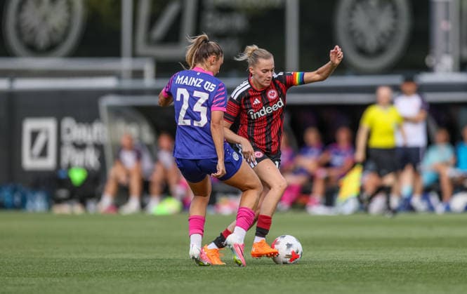 GER, Frankfurt, Eintracht Frankfurt vs Mainz 05, Vorbereitung, Fussball, DFB, Spielzeit 2026 2027, Deutsche Bank Park Platz 4, Testspiel im Bild v.l.: Ivana SlipÄeviÄ‡ (Mainz 05 Frauen 23), Laura Freigang (Eintracht Frankfurt Frauen 10) DFB DFL REGULATIONS PROHIBIT ANY USE OF PHOTOGRAPHS AS IMAGE SEQUENCES AND OR QUASI-VIDEO, 15.07.2026 *** GER, Frankfurt, Eintracht Frankfurt vs. Mainz 05, Preseason, Soccer, DFB, 2026–2027 Season, Deutsche Bank Park, 4th Place, Friendly Match: Pictured from left: Ivana SlipÄ u008Devic, Mainz 05 Women 23; Laura Freigang, Eintracht Frankfurt Women 10. DFB and DFL regulations prohibit any use of photographs as image sequences and or quasi-video. July 15, 2026 Copyright: HMBxMedia HendrikxHamelau