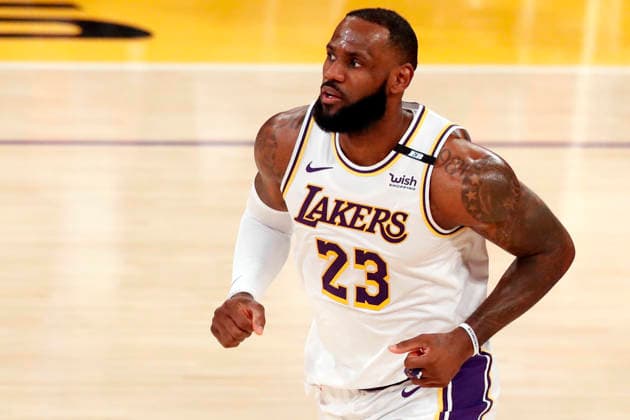 USA BASKETBALL NBA, Basketball Herren, USA Toronto Raptors at Los Angeles Lakers epa09174986 Los Angeles Lakers forward LeBron James reacts during the third quarter of the NBA game between the Toronto Raptors and the Los Angeles Lakers at the Staples Center in Los Angeles, California, USA, 02 May 2021. Los Angeles United States  Copyright: xETIENNExLAURENTx