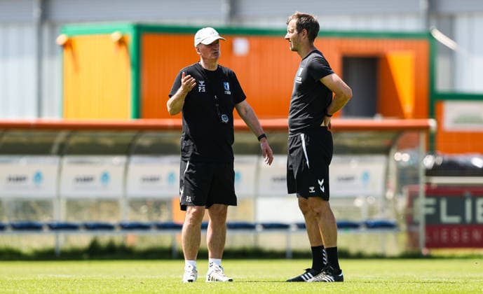 Trainer Petrik Sander (l.) mit Torwarttrainer Matthias Tischer (1. FC Magdeburg) - 2. Fußball Bundesliga Saison 2026-2027 Training 1. FC Magdeburg an der Avnet Arena in Magdeburg - Fußball,Mann,Männer,Deutschland,15.07.2026 *** Coach Petrik Sander with goalkeeper coach Matthias Tischer, 1. FC Magdeburg, 2. Bundesliga, 2026–2027 season, 1. FC Magdeburg training session at the Avnet Arena in Magdeburg; soccer, man, men, Germany, July 15, 2026