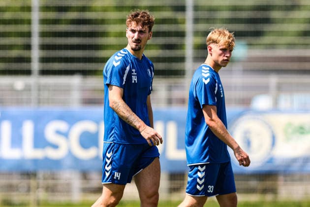 Tony Reitz (l.,1. FC Magdeburg,14) und Leon Mergner (1.FC Magdeburg,33) - 2. Fußball Bundesliga Saison 2026-2027 Training 1. FC Magdeburg an der Avnet Arena in Magdeburg - Fußball,Mann,Männer,Deutschland,15.07.2026 *** Tony Reitz (1), 1. FC Magdeburg (14), and Leon Mergner (1), 1. FC Magdeburg (33), 2026–2027 Bundesliga season, 1. FC Magdeburg training at the Avnet Arena in Magdeburg, soccer, man,Men, Germany, July 15, 2026