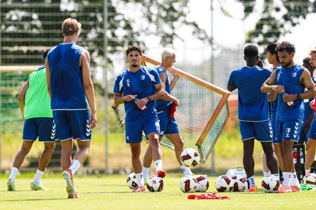 Eldin Dzogovic (M.,1. FC Magdeburg,4) und Herbert Bockhorn (r.,1. FC Magdeburg,7) - 2. Fußball Bundesliga Saison 2026-2027 Training 1. FC Magdeburg an der Avnet Arena in Magdeburg - Fußball,Mann,Männer,Deutschland,15.07.2026 *** Eldin Dzogovic (M), 1. FC Magdeburg, 4, and Herbert Bockhorn (R), 1. FC Magdeburg, 7, 2026–2027 Bundesliga season: 1. FC Magdeburg training at the Avnet Arena in Magdeburg; soccer, men,Men, Germany, July 15, 2026