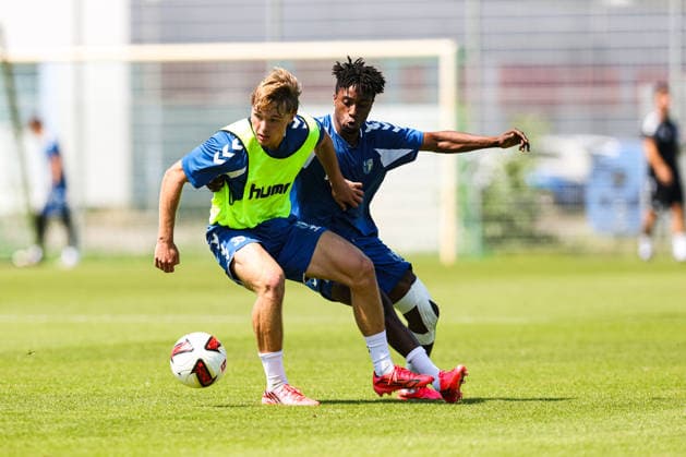 Magnus Baars (1. FC Magdeburg,35) gegen Lubambo Musonda (1. FC Magdeburg,19) - 2. Fußball Bundesliga Saison 2026-2027 Training 1. FC Magdeburg an der Avnet Arena in Magdeburg - Fußball,Mann,Männer,Deutschland,15.07.2026 *** Magnus Baars (1 FC Magdeburg, 35) vs. Lubambo Musonda (1 FC Magdeburg, 19) – 2026–2027 Bundesliga Season – 1 FC Magdeburg training session at the Avnet Arena in Magdeburg – soccer, man,Men, Germany, July 15, 2026