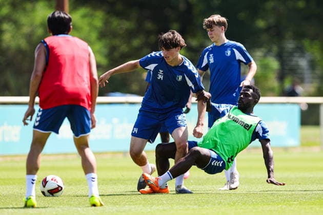 Leander Beimborn (1. FC Magdeburg,34) gegen Daniel Heber (1. FC Magdeburg,15) - 2. Fußball Bundesliga Saison 2026-2027 Training 1. FC Magdeburg an der Avnet Arena in Magdeburg - Fußball,Mann,Männer,Deutschland,15.07.2026 *** Leander Beimborn (1 FC Magdeburg, 34) vs. Daniel Heber (1 FC Magdeburg, 15) 2. Bundesliga Season 2026–2027: 1 FC Magdeburg training session at the Avnet Arena in Magdeburg; soccer, man,Men, Germany, July 15, 2026