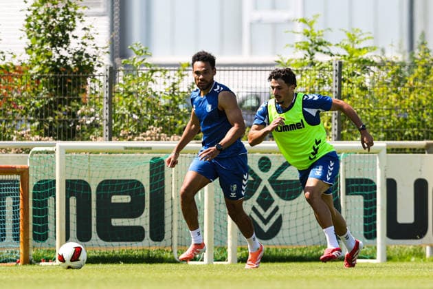 Herbert Bockhorn (1. FC Magdeburg,7) gegen Eldin Dzogovic (1. FC Magdeburg,4) - 2. Fußball Bundesliga Saison 2026-2027 Training 1. FC Magdeburg an der Avnet Arena in Magdeburg - Fußball,Mann,Männer,Deutschland,15.07.2026 *** Herbert Bockhorn (1 FC Magdeburg, 7) vs. Eldin Dzogovic (1 FC Magdeburg, 4) 2026–2027 Bundesliga Season: 1 FC Magdeburg Training at the Avnet Arena in Magdeburg Soccer, Man,Men, Germany, July 15, 2026