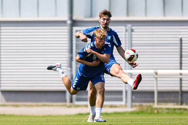 Leon Mergner (l.,1.FC Magdeburg,33) gegen Tony Reitz (1. FC Magdeburg,14) - 2. Fußball Bundesliga Saison 2026-2027 Training 1. FC Magdeburg an der Avnet Arena in Magdeburg - Fußball,Mann,Männer,Deutschland,15.07.2026 *** Leon Mergner, 1 FC Magdeburg, 33 vs. Tony Reitz, 1 FC Magdeburg, 14, 2026–2027 Bundesliga Season, 1 FC Magdeburg training at the Avnet Arena in Magdeburg, soccer, man,Men, Germany, July 15, 2026