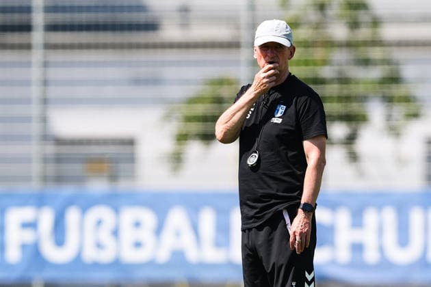 Trainer Petrik Sander (1. FC Magdeburg) - 2. Fußball Bundesliga Saison 2026-2027 Training 1. FC Magdeburg an der Avnet Arena in Magdeburg - Fußball,Mann,Männer,Deutschland,15.07.2026 *** Coach Petrik Sander, 1. FC Magdeburg, 2. Bundesliga, 2026–2027 season, 1. FC Magdeburg training session at the Avnet Arena in Magdeburg; soccer, man, men, Germany, July 15, 2026