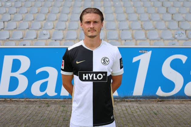 Carlo Sickinger; SV 07 Elversberg; 1.BL, Porträttermin 2026 2027, Elversberg Ursapharm-Arena an der Kaiserlinde Saarland Deutschland (DEU) *** Carlo Sickinger, SV 07 Elversberg 1 BL, Photo Shoot 2026–2027, Elversberg Ursapharm Arena at the Kaiserlinde, Saarland, Germany (DEU) Copyright: xSebastianxBachx