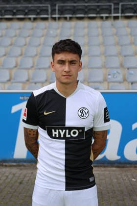 Nicholas Mickelson; SV 07 Elversberg; 1.BL, Porträttermin 2026 2027, Elversberg Ursapharm-Arena an der Kaiserlinde Saarland Deutschland (DEU) *** Nicholas Mickelson, SV 07 Elversberg 1 BL, Photo Shoot 2026–2027, Elversberg Ursapharm Arena at the Kaiserlinde, Saarland, Germany, DEU Copyright: xSebastianxBachx