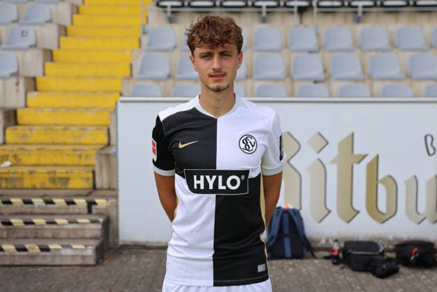 Maurice Krattenmacher; SV 07 Elversberg; 1.BL, Porträttermin 2026 2027, Elversberg Ursapharm-Arena an der Kaiserlinde Saarland Deutschland (DEU) *** Maurice Krattenmacher, SV 07 Elversberg 1 BL, Photo Shoot 2026–2027, Elversberg Ursapharm Arena at the Kaiserlinde, Saarland, Germany, DEU Copyright: xSebastianxBachx