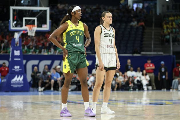 CHICAGO, USA - July 15: Flau’jae Johnson (4 Seattle Storm) and Gabriela Jaquez (11 Chicago Sky) are seen during the game between the Chicago Sky and Seattle Storm at Wintrust Arena on Wednesday, July 15 in Chicago, USA  Copyright: xShainaxBenhiyoun SPPx Sportspressphoto_SPR191080