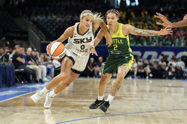 CHICAGO, USA - July 15: Jacy Sheldon (0 Chicago Sky) drives to the basket during the game between the Chicago Sky and Seattle Storm at Wintrust Arena on Wednesday, July 15 in Chicago, USA  Copyright: xShainaxBenhiyoun SPPx Sportspressphoto_SPR191082
