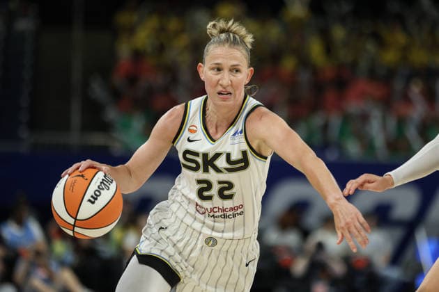 CHICAGO, USA - July 15: Courtney Vandersloot (22 Chicago Sky) in action during the game between the Chicago Sky and Seattle Storm at Wintrust Arena on Wednesday, July 15 in Chicago, USA  Copyright: xShainaxBenhiyoun SPPx Sportspressphoto_SPR191090