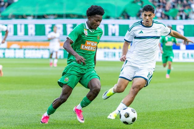 SOCCER - Rapid vs Panathinaikos, test match VIENNA,AUSTRIA,15.JUL.26 - SOCCER - ADMIRAL Bundesliga, Super League, SK Rapid Wien vs Panathinaikos Athen, test match. Image shows Moulaye Haidara (Rapid) and Triantafyllos Tsapras (Panathinaikos).  GEPAxpictures xPhilippxBrem