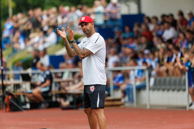 Trainer Alain Karim; GER, FC Hansa Rostock vs. Greifswalder FC, Fußball, Männer, 3. Liga, Testspiel, Spielzeit 2026 2027, 15.07.2026 Neuruppin Volksparkstadion Brandenburg Deutschland *** Coach Alain Karim (GER), FC Hansa Rostock vs. Greifswalder FC, Soccer, Men s, 3rd Division, Friendly Match, 2026–2027 Season, July 15, 2026, Neuruppin Volksparkstadion, Brandenburg, Germany