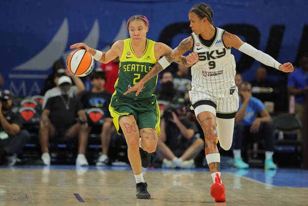CHICAGO, IL - JULY 15: Natasha Cloud 9 of the Chicago Sky guards Natisha Hiedeman 2 of the Seattle Storm during the first half on July 15, 2026 at Wintrust Arena in Chicago, Illinois. (Photo by Melissa Tamez Icon Sportswire) WNBA, Basketball Damen, USA JUL 15 Seattle Storm at Chicago Sky EDITORIAL USE ONLY Icon260715006