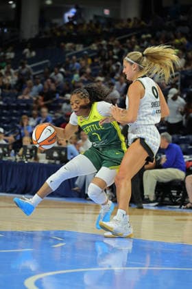 CHICAGO, IL - JULY 15: Jacy Sheldon 0 of the Chicago Sky guards Zia Cooke 7 of the Seattle Storm during the first half on July 15, 2026 at Wintrust Arena in Chicago, Illinois. (Photo by Melissa Tamez Icon Sportswire) WNBA, Basketball Damen, USA JUL 15 Seattle Storm at Chicago Sky EDITORIAL USE ONLY Icon260715008
