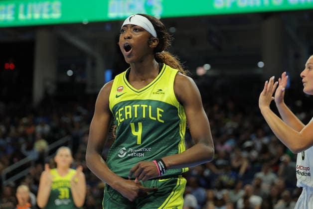 Sport Bilder des Tages CHICAGO, IL - JULY 15: FlauÕjae Johnson 4 of the Seattle Storm reacts after a play during the first half against the Chicago Sky on July 15, 2026 at Wintrust Arena in Chicago, Illinois. (Photo by Melissa Tamez Icon Sportswire) WNBA, Basketball Damen, USA JUL 15 Seattle Storm at Chicago Sky EDITORIAL USE ONLY Icon260715011