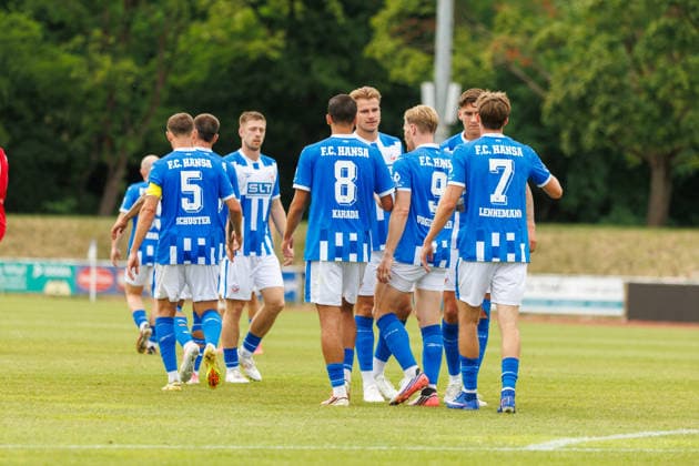 Torjubel Hansa Spieler; GER, FC Hansa Rostock vs. Greifswalder FC, Fußball, Männer, 3. Liga, Testspiel, Spielzeit 2026 2027, 15.07.2026 Neuruppin Volksparkstadion Brandenburg Deutschland *** Hansa Players Celebrating a Goal GER, FC Hansa Rostock vs. Greifswalder FC, Soccer, Men, 3rd Division, Friendly Match, 2026–2027 Season, July 15, 2026, Neuruppin Volksparkstadion, Brandenburg, Germany