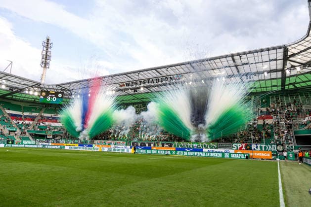 SOCCER - Rapid vs Panathinaikos, test match VIENNA,AUSTRIA,15.JUL.26 - SOCCER - ADMIRAL Bundesliga, Super League, SK Rapid Wien vs Panathinaikos Athen, test match. Image shows fans of Rapid.  GEPAxpictures xPhilippxBrem