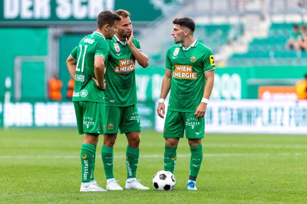 SOCCER - Rapid vs Panathinaikos, test match VIENNA,AUSTRIA,15.JUL.26 - SOCCER - ADMIRAL Bundesliga, Super League, SK Rapid Wien vs Panathinaikos Athen, test match. Image shows Louis Schaub, Matthias Seidl and Furkan Demir (Rapid).  GEPAxpictures xPhilippxBrem