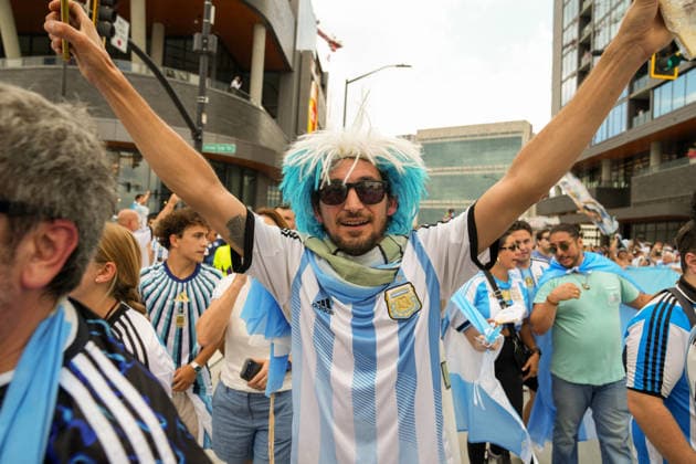 July 15, 2026, Atlanta, Georgia, United States of America: Argentina Fan pose for the camera during the fan march before the England vs Argentina Fourth Stage Semi-Finals match in ATLANTA, Georgia. World Cup 2026: Semi-Finals: England : Argentina  - ZUMAg276 20260715_zsp_g276_012 Copyright: xMalachixGabrielx