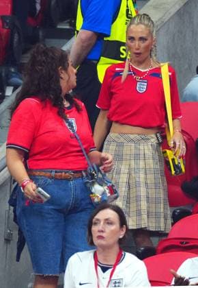 Roz Burn, wife of Dan Burn ahead of kick-off England v Argentina, 2026 FIFA World Cup, WM, Weltmeisterschaft, Fussball Semi Final, Football, Atlanta Stadium, Atlanta, Georgia, USA - 15 Jul 2026Atlanta Atlanta Stadium Georgia (GA) United States of America  Copyright: xJavierxGarcia Shutterstockx 16992264m