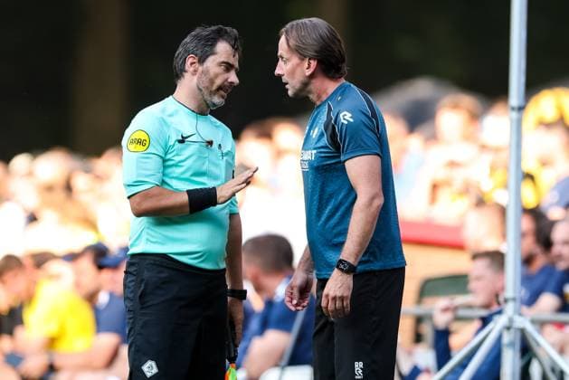 LOENEN , 15-07-2026 , Sportpark Lonapark , season 2026 2027 , Dutch pre-season football , friendly match between Vitesse and AEK Athens , picture shows assistant referee Cristian Dobre and Vitesse head coach Rudiger Rehm Vitesse - AEK Athens  x205043471x Copyright: