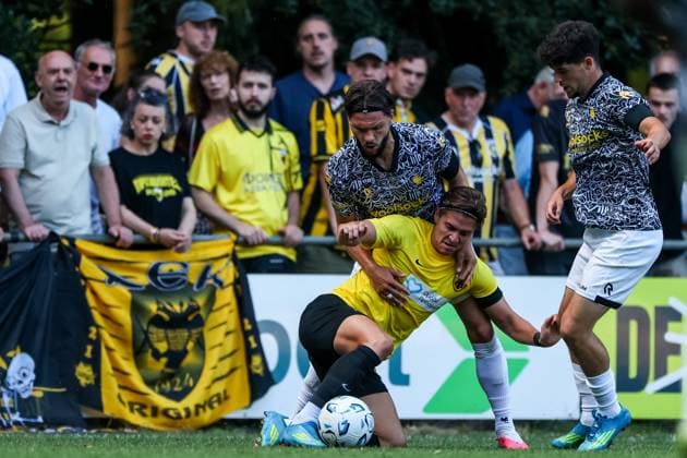 LOENEN , 15-07-2026 , Sportpark Lonapark , season 2026 2027 , Dutch pre-season football , friendly match between Vitesse and AEK Athens , picture shows AEK Athens player Dimitris Kaloskamis is challenged by Vitesse player Marco Schikora Vitesse - AEK Athens  x205043501x Copyright: