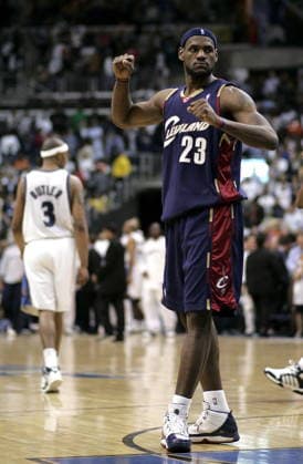 USA NBA, Basketball Herren, USA WIZARDS CAVALIERS USA NBA WIZARDS CAVALIERS epa00700966 The Cleveland Cavaliers LeBron James pumps his fist after his team beat the Washington Wizards in game 3 of their Eastern Conference first-round NBA playoff at the Verizon Center in Washington, DC on Friday 28 April 2006. Cleveland won 97-96 and now leads the best of seven series 2-1. Washington United States  Copyright: xMATTHEWxCAVANAUGHx
