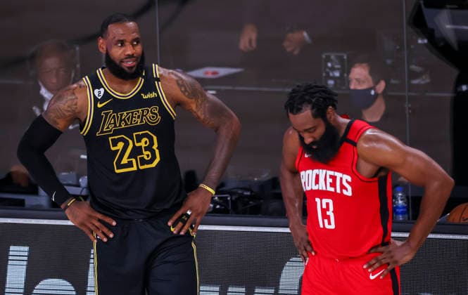 USA BASKETBALL NBA, Basketball Herren, USA PLAYOFFS Houston Rockets at Los Angeles Lakers epa08651814 Los Angeles Lakers forward LeBron James (L) speaks with Houston Rockets guard James Harden before entering the game during the second half of the NBA basketball semifinal Western Conference playoff game two between the Houston Rockets and the Los Angeles Lakers at the ESPN Wide World of Sports Complex in Kissimmee, Florida, USA, 06 September 2020. Kissimmee United States  Copyright: xERIKxS.xLESSERx