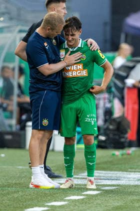 SOCCER - Rapid vs Panathinaikos, test match VIENNA,AUSTRIA,15.JUL.26 - SOCCER - ADMIRAL Bundesliga, Super League, SK Rapid Wien vs Panathinaikos Athen, test match. Image shows head coach Johannes Hoff Thorup and Moritz Oswald (Rapid).  GEPAxpictures xPhilippxBrem