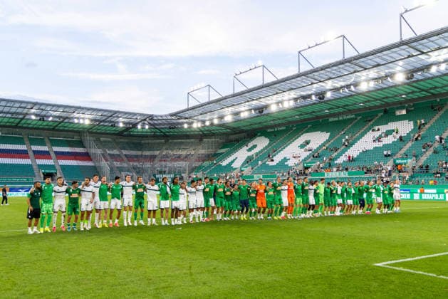 SOCCER - Rapid vs Panathinaikos, test match VIENNA,AUSTRIA,15.JUL.26 - SOCCER - ADMIRAL Bundesliga, Super League, SK Rapid Wien vs Panathinaikos Athen, test match. Image shows the rejoicing of both teams.  GEPAxpictures xPhilippxBrem